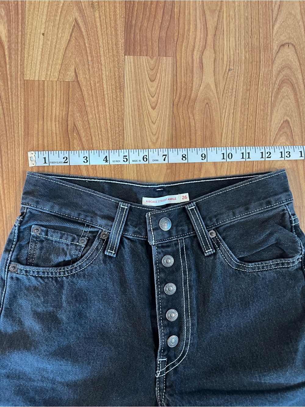 Levi’s women’s Black Straight-Leg Jeans - Picture 3 of 11